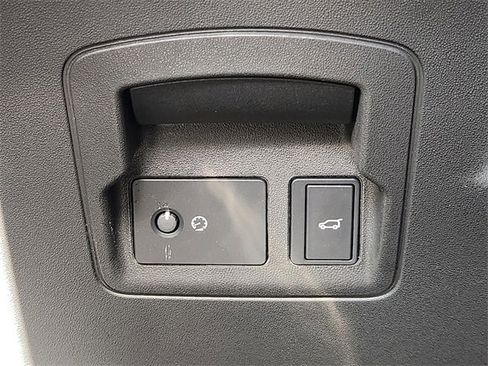 Used 2025 Land Rover Range Rover Velar Dynamic SE image 21