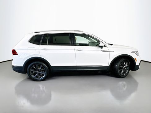 Used 2023 Volkswagen Tiguan SE AWD/4WD image 8