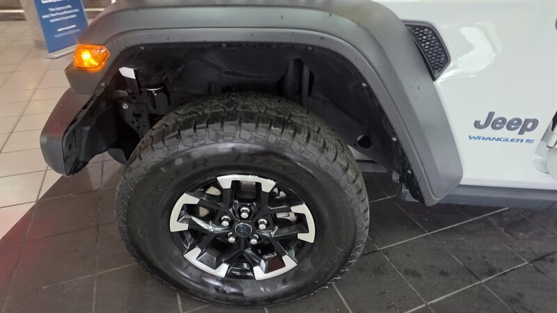 Used 2024 Jeep Wrangler Unlimited Rubicon 4xe AWD/4WD image 33