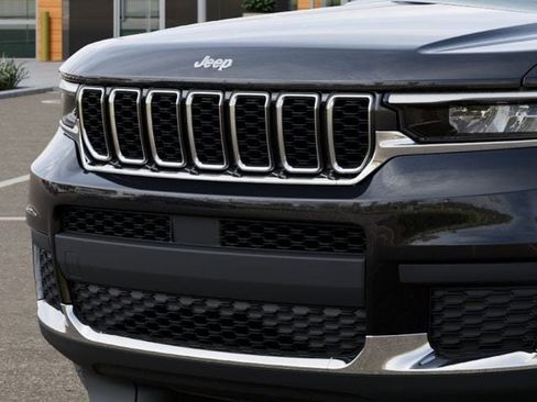 Used 2025 Jeep Grand Cherokee L Laredo w/ Luxury Tech Group I AWD/4WD image 11