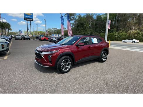 Used 2025 Chevrolet Trax LT w/ Driver Confidence Package image 6