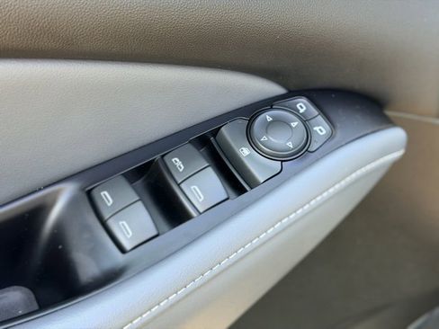 Used 2020 Buick Enclave Essence w/ Sound and Sites Package image 19