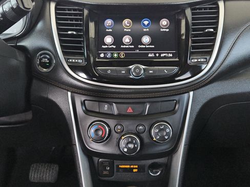 Used 2020 Chevrolet Trax LT w/ LT Convenience Package image 12