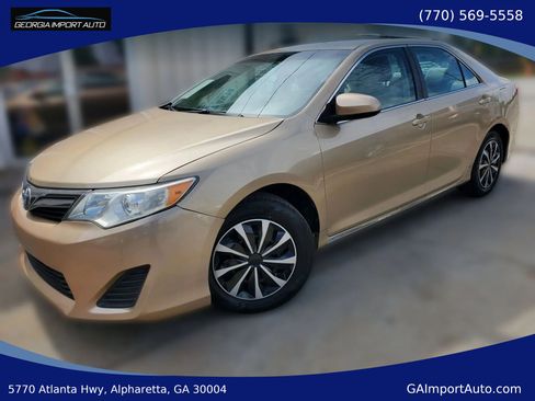 Used 2012 Toyota Camry LE FWD image 1