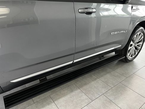 Used 2021 GMC Yukon Denali w/ Denali Premium Package AWD/4WD image 9