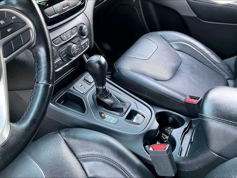 Used 2020 Jeep Cherokee High Altitude FWD image 13