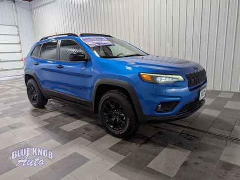 Used 2022 Jeep Cherokee Latitude w/ Sun & Sound Group AWD/4WD image 5