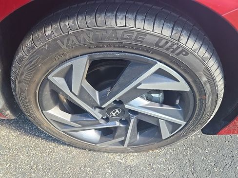 Used 2025 Hyundai Elantra SEL FWD image 10