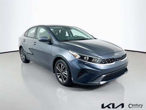 Used 2023 Kia Forte LXS FWD image 3