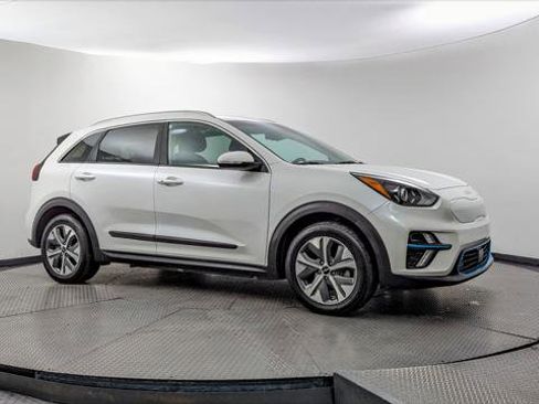 Used 2022 Kia Niro EX w/ Cold Weather Package FWD image 11