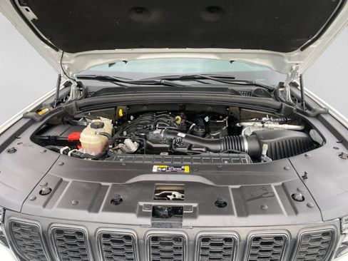 Used 2022 Jeep Grand Cherokee Altitude AWD/4WD image 13
