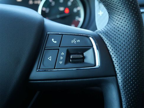 Used 2022 Maserati Levante Trofeo image 16