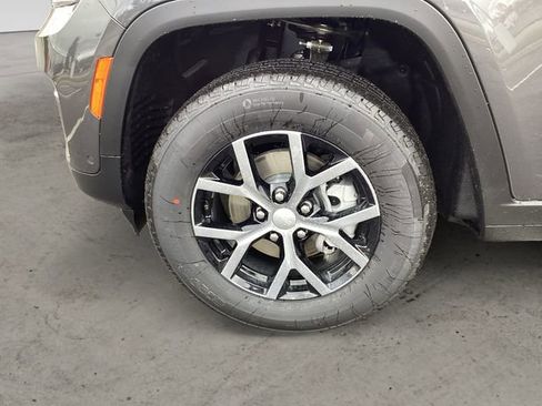 New 2025 Jeep Grand Cherokee Limited w/ Luxury Tech Group II image 14