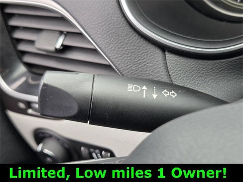 Used 2021 Jeep Cherokee Limited image 32