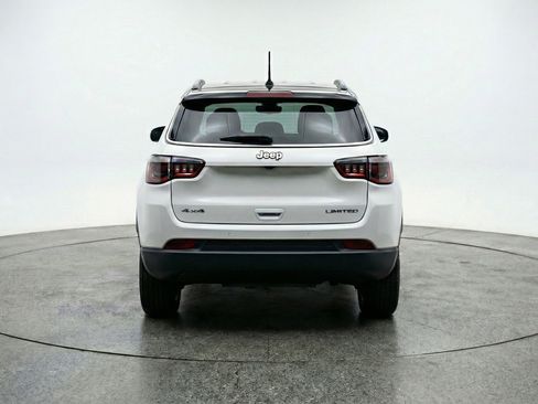 Used 2025 Jeep Compass Latitude AWD/4WD image 7