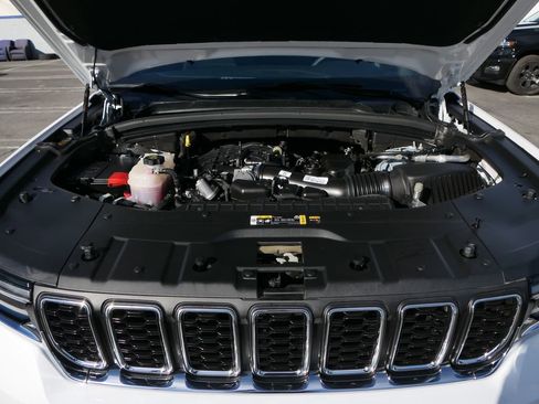 Used 2024 Jeep Grand Cherokee Laredo X image 26