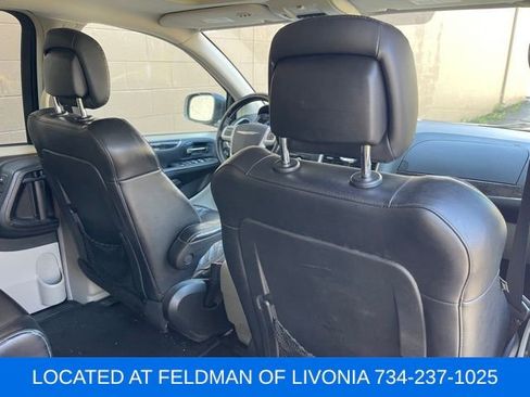 Used 2015 Chrysler Town & Country Limited Platinum FWD image 34