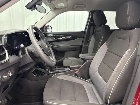 Used 2025 Chevrolet TrailBlazer LT FWD image 16