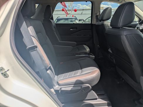 Used 2024 Nissan Pathfinder Platinum AWD/4WD image 29