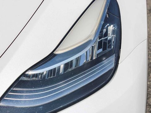 Used 2022 Tesla Model Y Long Range image 10