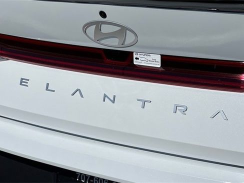 New 2025 Hyundai Elantra SEL image 9
