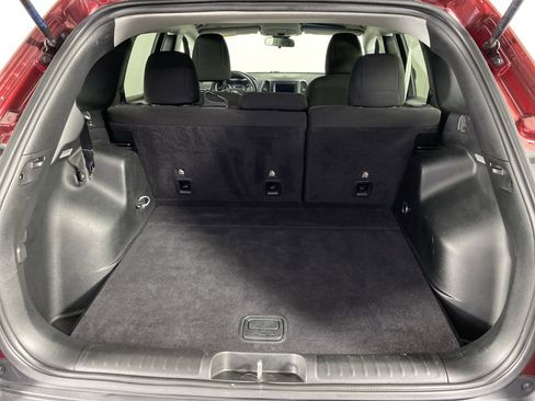 Used 2019 Jeep Cherokee Latitude w/ Cold Weather Group image 31