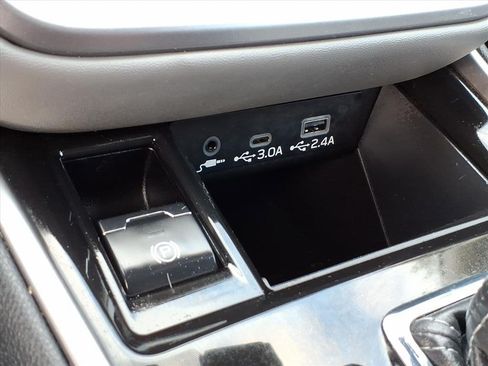 Used 2023 Subaru Outback Premium AWD/4WD image 23