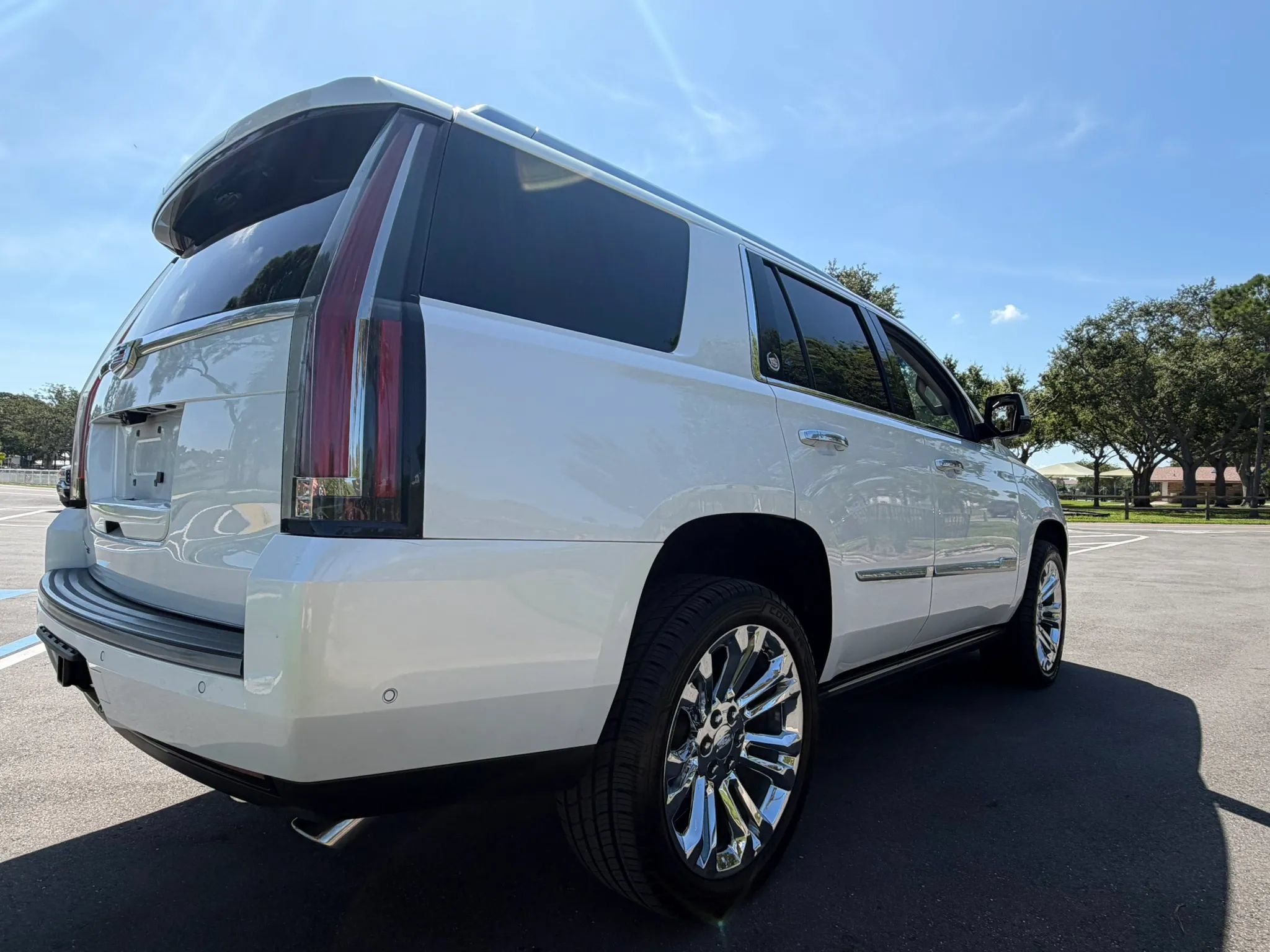 Used 2018 Cadillac Escalade Premium Luxury w/ LPO, Radiant Package RWD image 7