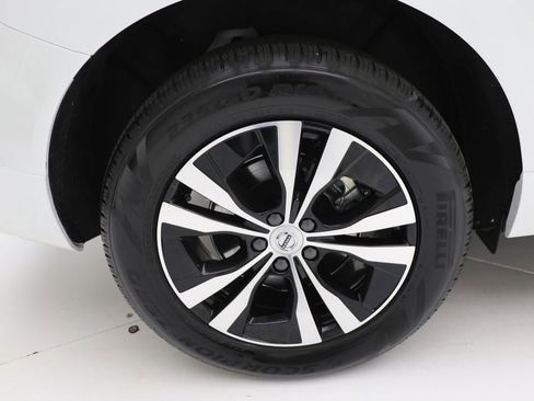 Used 2025 Volvo XC60 B5 Core image 10