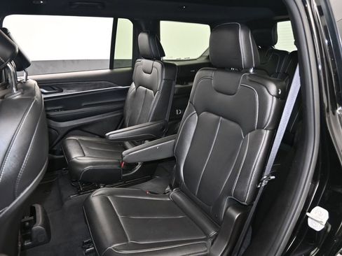 Used 2024 Jeep Grand Cherokee L Limited image 28