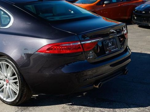 Used 2017 Jaguar XF Prestige image 31