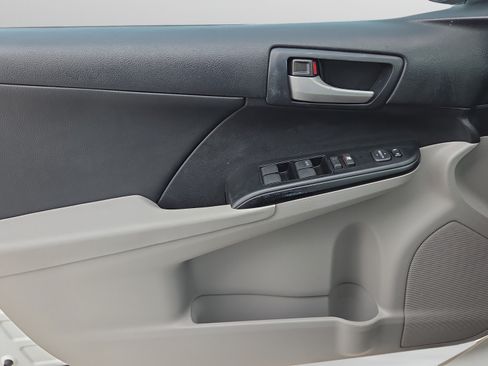 Used 2014 Toyota Camry LE FWD image 34