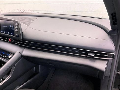 Used 2025 Hyundai Elantra Sport image 14