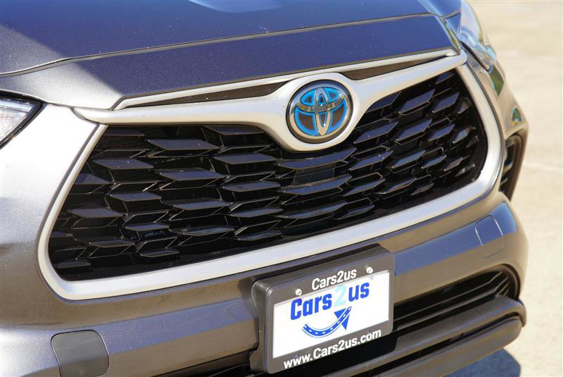 Used 2020 Toyota Highlander XLE AWD/4WD image 25