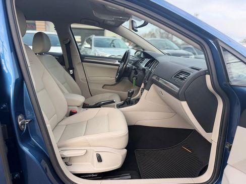 Used 2017 Volkswagen Golf Alltrack S image 23