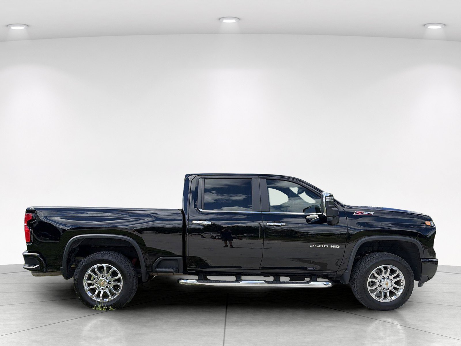 Used 2025 Chevrolet Silverado 2500 LT w/ Z71 Chrome Sport Edition AWD/4WD image 3