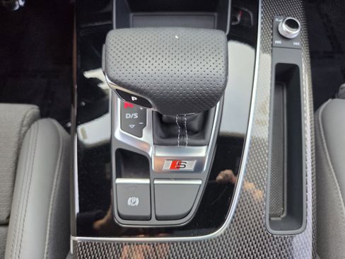 Used 2025 Audi SQ5 Premium Plus w/ Premium Plus Package image 27