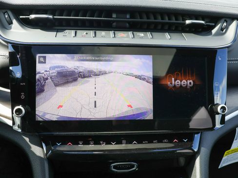 New 2026 Jeep Grand Cherokee Altitude AWD/4WD image 17