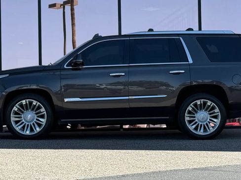 Used 2016 Cadillac Escalade Platinum RWD image 5