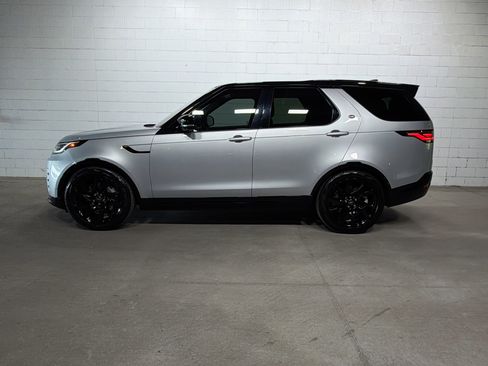 Used 2023 Land Rover Discovery HSE R-Dynamic AWD/4WD image 2