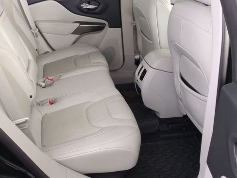 Used 2019 Jeep Cherokee Limited image 20