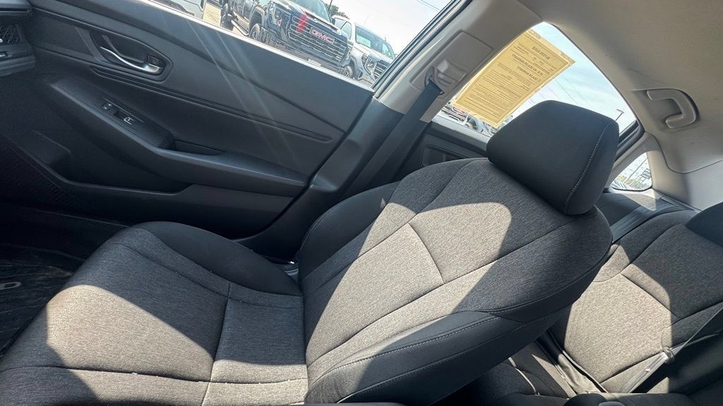 Used 2023 Honda Accord EX image 19