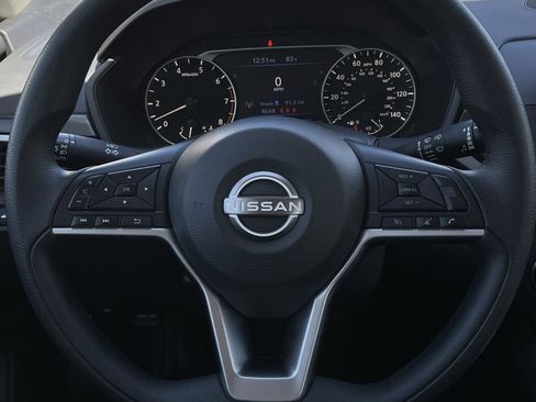 Used 2024 Nissan Altima 2.5 SV image 12