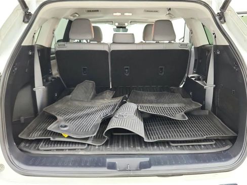 Used 2023 Toyota Highlander XLE image 19
