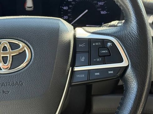 Used 2021 Toyota Sienna XLE FWD image 11