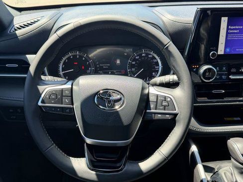 Certified 2024 Toyota Highlander XSE FWD image 10