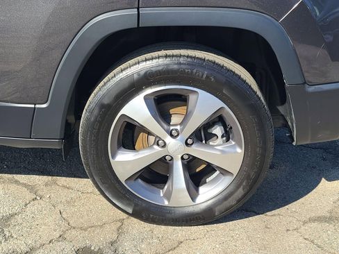 Used 2022 Jeep Cherokee Limited AWD/4WD image 35
