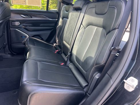 Used 2022 Jeep Grand Cherokee Overland w/ MOPAR Finishing Package image 39