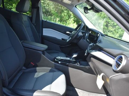 New 2026 Chevrolet Trax LT w/ LT Convenience Package FWD image 13