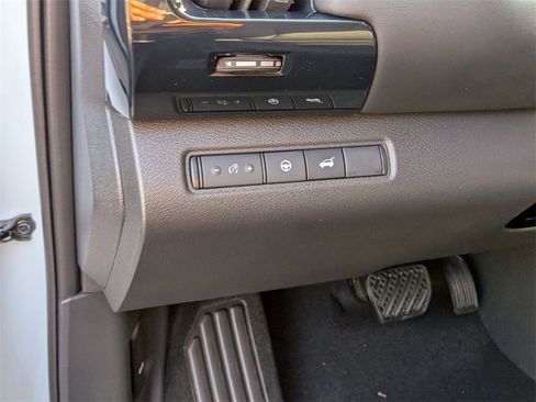 New 2025 Nissan Pathfinder SV image 12